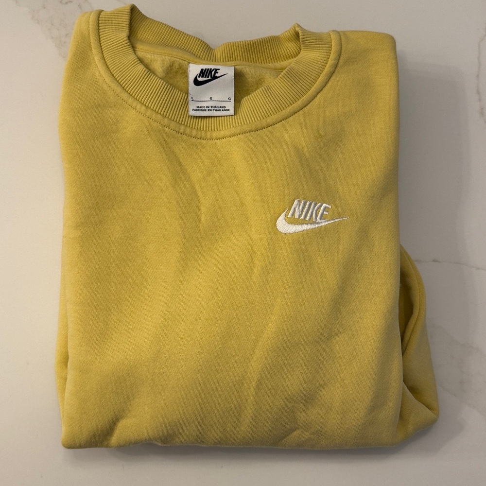 Nike Kids Crewneck Sweater in Yellow